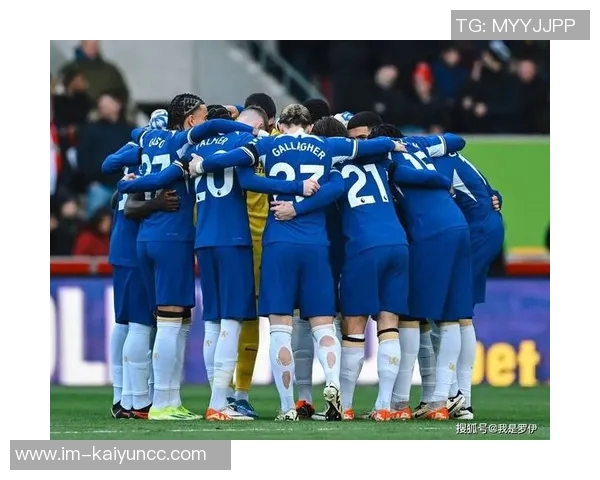 白堡球迷愤怒抗议切尔西老板主帅赛季中途离任引发不满情绪