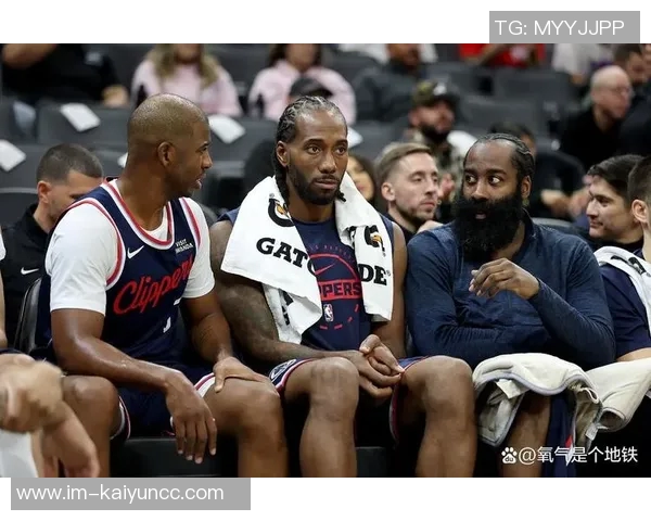 快船赛季风云：小卡阴阳合同引发战绩波动与保罗离队的北伐之路与哈登的去向探讨